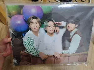 BTS Sowoozoo 2021 foto de lona mercancía oficial, RM Jungkook V (Taehyung) - Imagen 1 de 2
