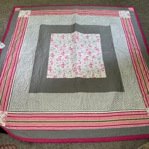 Rosa grau gesteppte Babydecke Handarbeit Elefanten Patchwork Maschine 42x46" - Bild 1 von 11