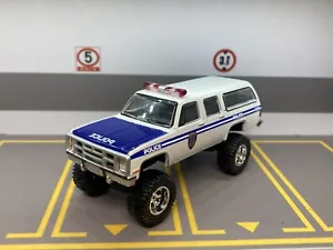 1985 GMC Suburban Lifted 4x4 Truck 1/64 Diecast Custom Greenlight 4WD Police - Picture 1 of 12