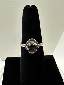 Bonito anillo vintage de flores de plata de ley 925 con piedras preciosas granate talla 7 - Imagen 1 de 7
