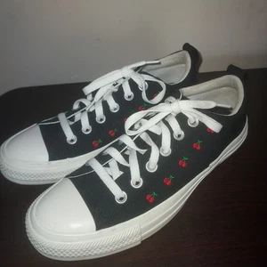 Converse Chuck Taylor Womens Sneakers 8M Madison Low Top  Canvas Cherries Black - Picture 1 of 12