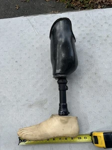 Pierna protésica lado izquierdo Trulife y 26 pies debajo de la rodilla - Estado usado - Imagen 1 de 12