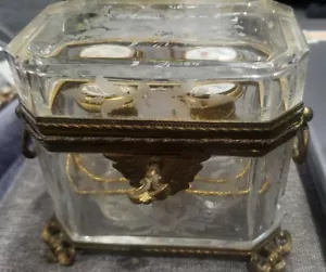 Scatola Ormolu antica RARA Fiori in rilievo taglio cristallo con Bottiglie Profumo Francia - Foto 1 di 14