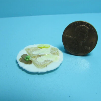 Dollhouse Miniature Dinner Plate with Filet of Sole and Wine Sauce A2001 - Image 1 of 2