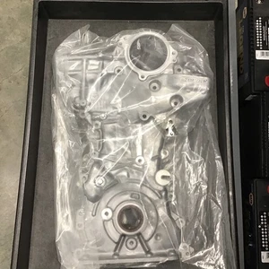 Genuine Mazda Engine Timing Cover PY01-10-500A - Foto 1 di 8