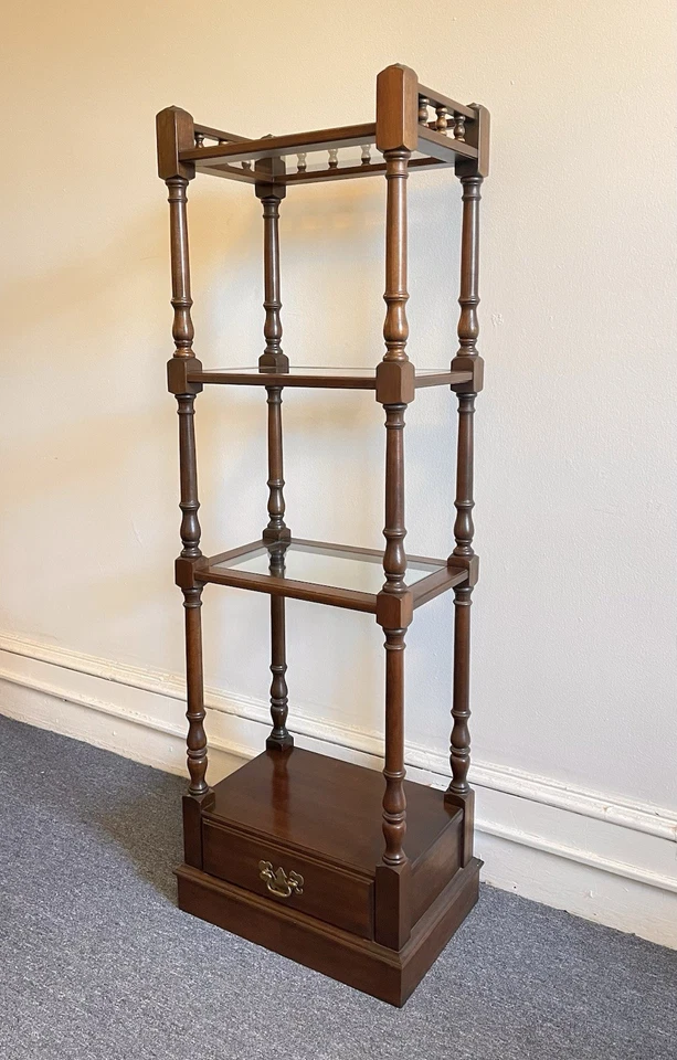 Estante de exhibición vintage Pennsylvania House madera maciza de cerezo con cajón Foto 1 de 4