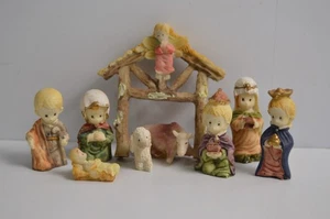 Set Natività Natalizia Vintage Miniatura Completo Mangiatoia Tema Piccoli Bambini - Foto 1 di 18