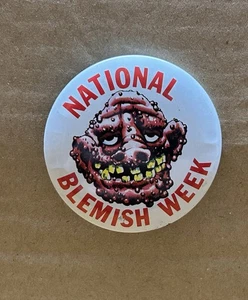 Pinback vintage años 60 1966 Topps botones feos semana nacional mancha 2" Japón - Imagen 1 de 3