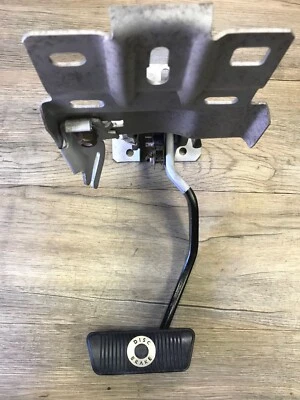 Ford Mustang Mach 1969 1 usado OEM freno de disco automático pedal montaje F-A Foto 1 de 4