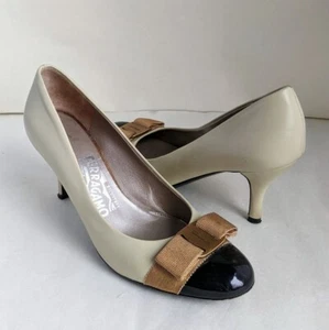 Vintage Salvatore Ferragamo Cream Leather Vara Bow Pumps Heels Sz 5.5B - Picture 1 of 16