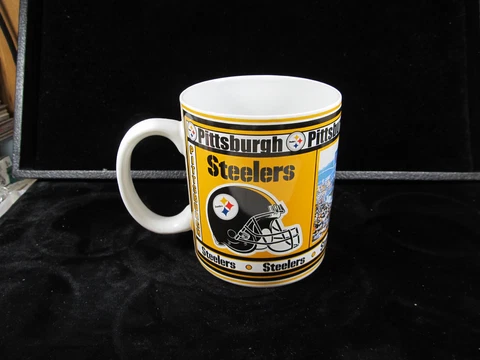 Vintage Danbury Mint Pittsburgh Steelers Game Day Mug NFL    IN THE HUDDLE Cover