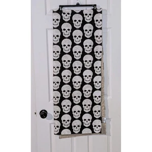 Runner da tavolo Soho Studio Halloween nero bianco teschio decorazione spettrale 84X16 nuovo senza etichette - Foto 1 di 5