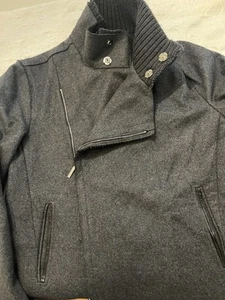 DISFRAZ NACIONAL HOMBRE ABRIGO 52 $1518 GRIS LANA - Imagen 1 de 7