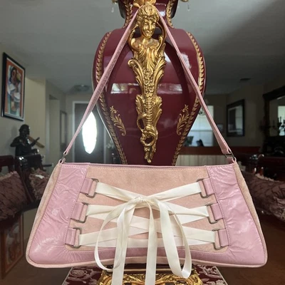 Elegante bolso de hombro vintage de cuero rosa y crema con acento de cinta con cordones Foto 1 de 4