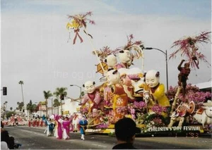 FOTO ENCONTRADA Color ROSE PARADE CARROZA Original PASADENA CALIFORNIA De Colección 21 47 W - Imagen 1 de 1