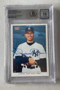 Signed Mariano Rivera New York Yankees 2002 Topps 206 #215 Beckett Slabbed 10 - Picture 1 of 1