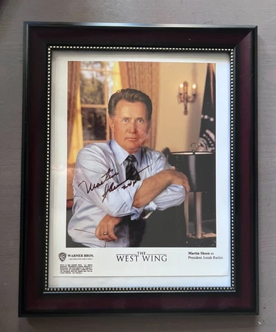 Martin Sheen signed & dated (2004) 8x10 photo - The West Wing Cover