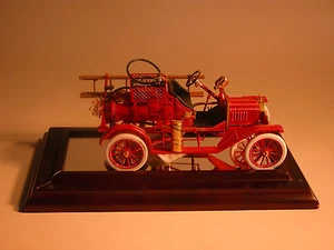 FEUERWEHRWAGEN 1916 FORD MODELL T FEUERWEHRMOTOR FRANKLIN NEUWERTIG 1:16 & DISPLAY - Bild 1 von 1