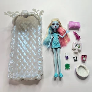 Abbey Bominable Dead Tired Juego Muñeca Monster High MH Ghoul Zapatillas Cama de Hielo - Imagen 1 de 10