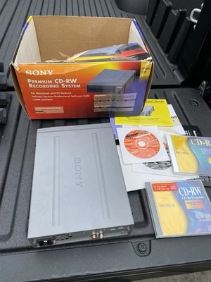 Sony CRX1600L CD-R/CD-RW External Firewire Drive Vintage - Image 1 of 4