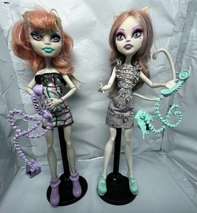 2014 MONSTER HIGH Ghoul Chat Pair ~ Rochelle Goyle & Catrine Demew Dolls - Picture 1 of 18
