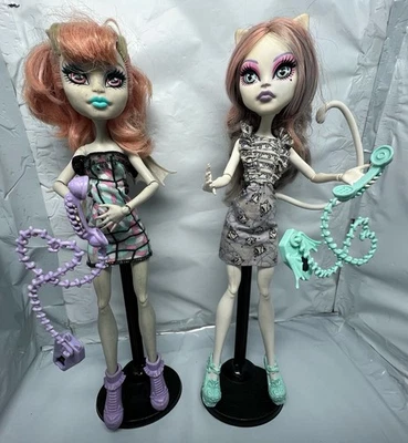 2014 MONSTER HIGH Ghoul Chat Pair ~ Rochelle Goyle & Catrine Demew Dolls - Image 1 of 4