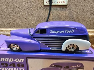 De colección Herramientas a Presión 1946 Sedán Entrega Street Rod Die Cast Bank Escala 1/25 - Imagen 1 de 22