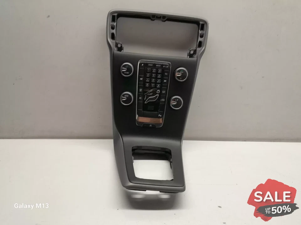 VOLVO V40 DASHBOARD CENTRE COVER WITH CLIMATE CONTROL PANEL 2013 - Image 1 of 4
