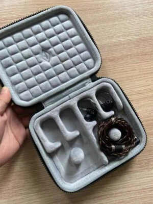 2 PCS Earphone Headset Headphone Hard Storage Box Carry Case Holder Cover - Image 1 of 4