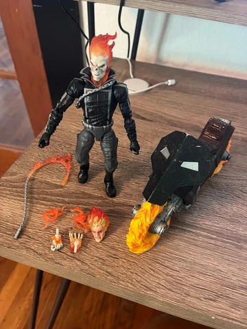 Hasbro Marvel Legends Ghost Rider 6 in Action Figure + Motorcylce & Comics Cover