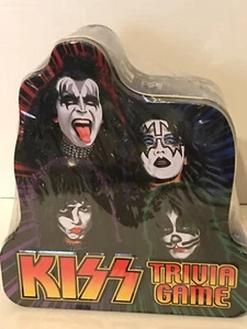 Cardinal Games KISS Trivia Juego Versión 2 Coleccionista Lata NUEVO PRECINTADO - Imagen 1 de 7