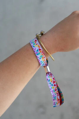 Rainbow Triangles LGBTQIA+ Festivalband Gay Armband Pride Bändchen CSD Stoffband - Bild 1 von 2