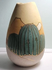 Jarrón de cerámica artística estilo suroeste decorado a mano de 10" con adornos dorados - Imagen 1 de 8
