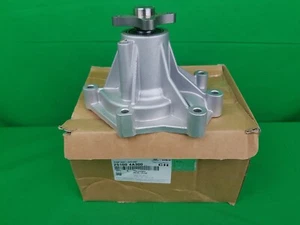 GENUINE HYUNDAI I LOAD VAN 2.5 L TURBO DIESEL WATER PUMP ASSY + GASKET SET - Picture 1 of 3