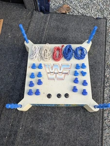 Adesivi Vintage LJN WWF Sling Em Fling Em Wrestling Ring Superstars 1985 Titan  - Foto 1 di 20