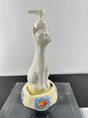 New Vintage 1999 Ceramic White Cat Soap Pump Soap Dispenser w/Base - Image 1 of 4