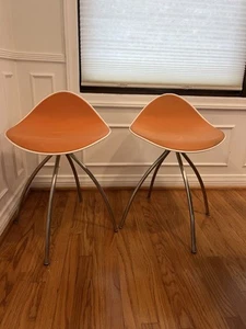 2 available! STUA Onda Swivel Stools w White Seat Shell & Orange Rubber DWR - Picture 1 of 4