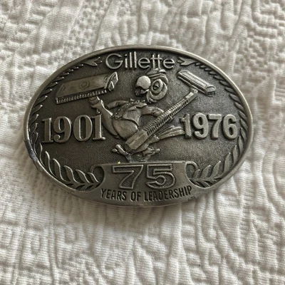 Hebilla de cinturón conmemorativa vintage Gillette 75 aniversario. Foto 1 de 3