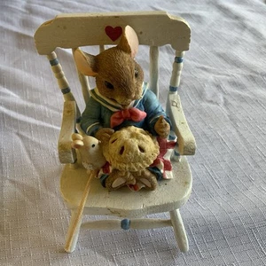 Mouse Tales Little Jack Horner sitzend auf weißem Stuhl Essen Kuchen 160652 Enesco TLC - Bild 1 von 6