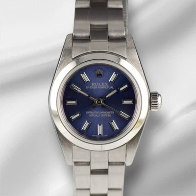 Reloj Rolex Oyster Perpetual 25 mm acero inoxidable esfera azul oscuro 67180 Foto 1 de 4