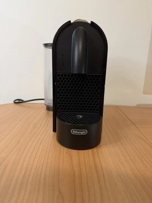 Nespresso U macchina da caffè in capsule EN110B nero PERDE ACQUA DA SOTTO - Immagine 1 di 4