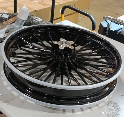 21X3.5 Fat Spoke Front Wheel Rim for Harley Touring Road King Glide 09-UP Used - Изображение 1 из 4