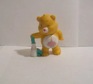 FIGURA DE PVC VINTAGE DE OSO DE CUMPLEAÑOS CON BOTELLA DE LECHE - Imagen 1 de 2