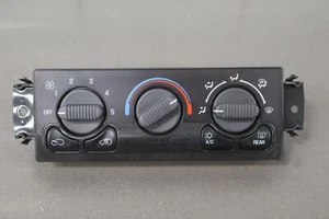 99-02 GMC Sierra 1500 Manual Temperature Climate Control W/Rear Defrost & A/C - Picture 1 of 15