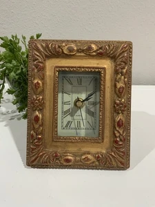 Reloj de cuarzo con manto de mesa de pie libre remolino floral rojo dorado de resina ornamentada de colección - Imagen 1 de 11