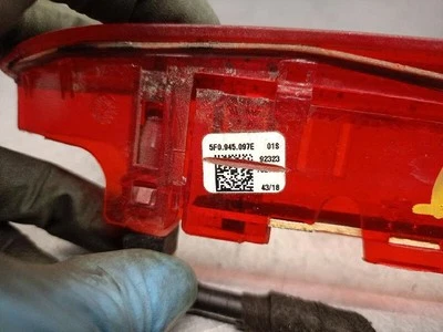 5F0945097E feu de freinage central pour SEAT IBIZA V (KJ1 KJG) 1.6 2017 5405296 - Photo 1/3