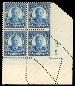 MOMEN: US STAMPS #557 VAR. BLOCK FREAK PERF MINT OG H/2NH(BOTTOM) LOT #72482 - Picture 1 of 3