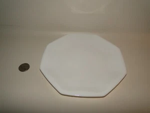 Plato de ensalada de 7 1/2" - OCTÁGONO DE VIDRIO DE LECHE BLANCA, FRANCIA ARCOROC - Imagen 1 de 6