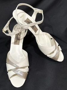 AMALFI SHOES ALL LEATHER WOMENS STRAPPED PORCELAIN KITTEN HEALS 2.5" SZ 6AA - Picture 1 of 12