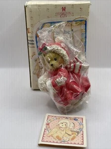 Enesco Cherished Teddies 1993 Mädchen mit Muffbär hängendes Ornament 912832 Neu im Karton - Bild 1 von 5